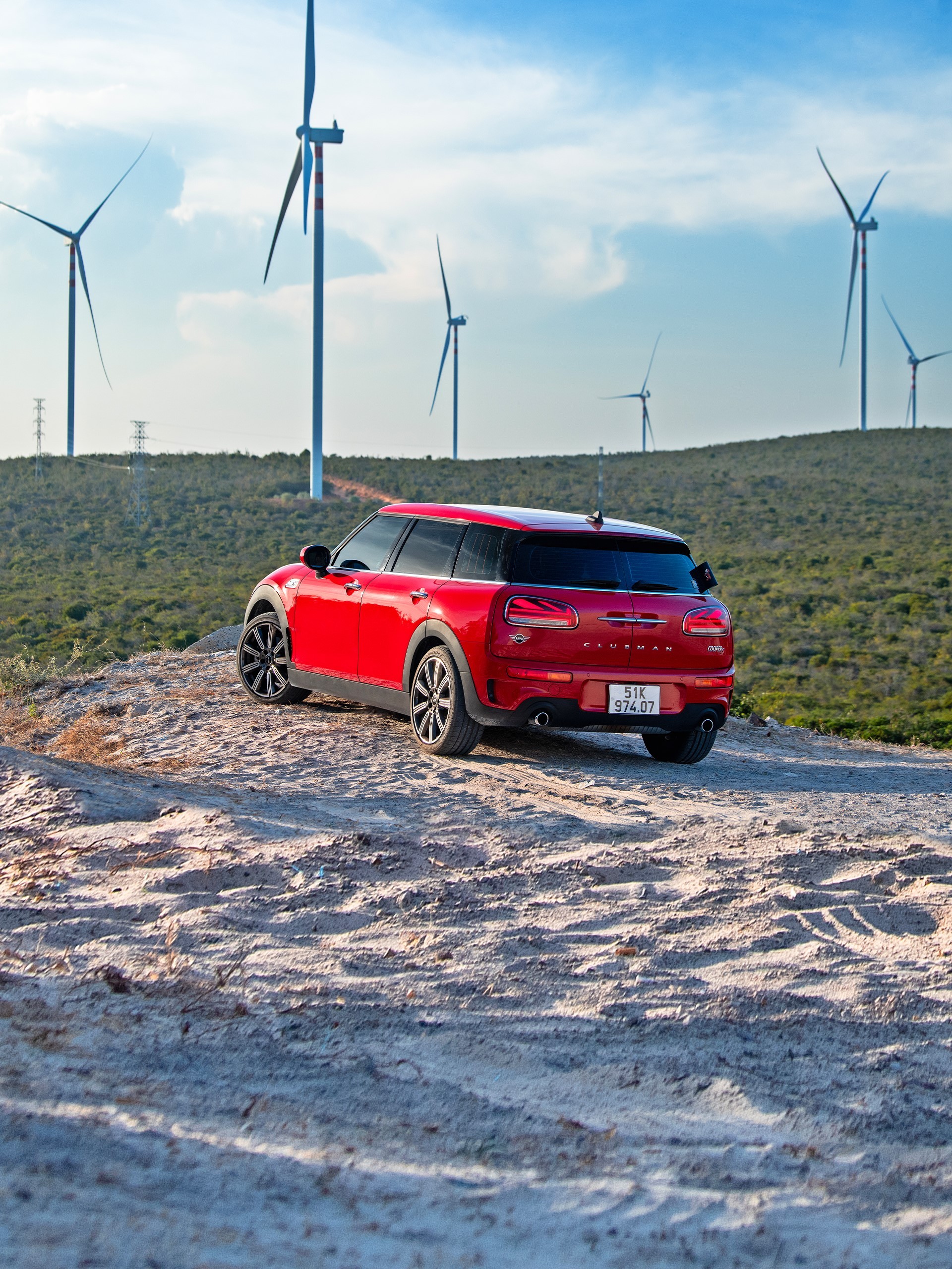 New MINI Countryman– green and black – front view New MINI Countryman– green and black – front view